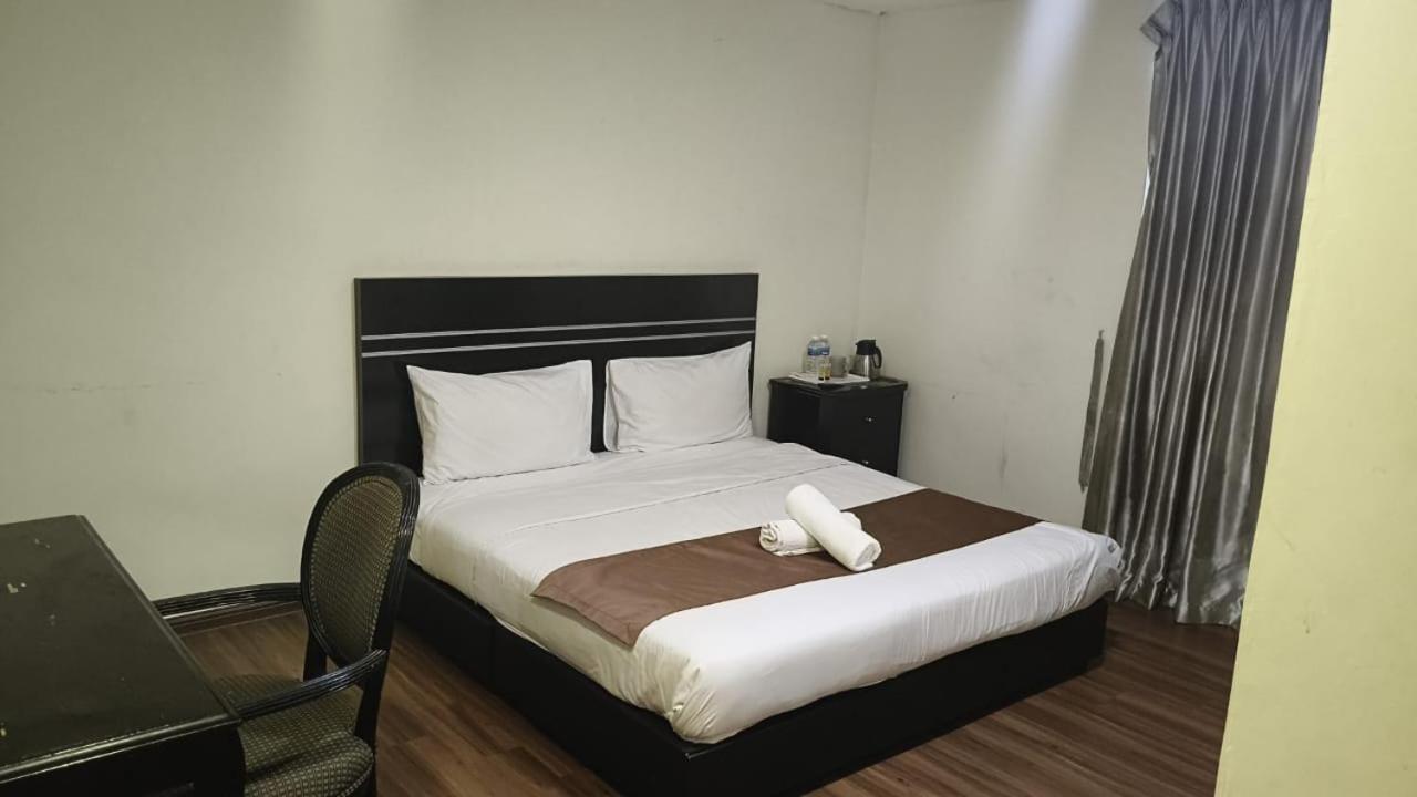 Bluebell Hotel Skudai Bagian luar foto