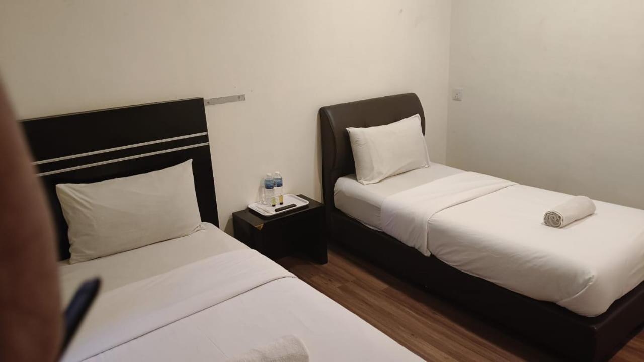 Bluebell Hotel Skudai Bagian luar foto