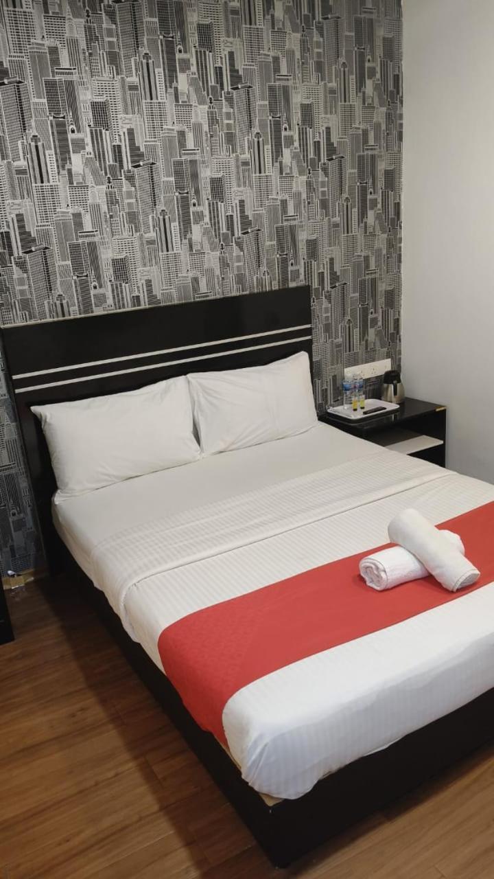 Bluebell Hotel Skudai Bagian luar foto