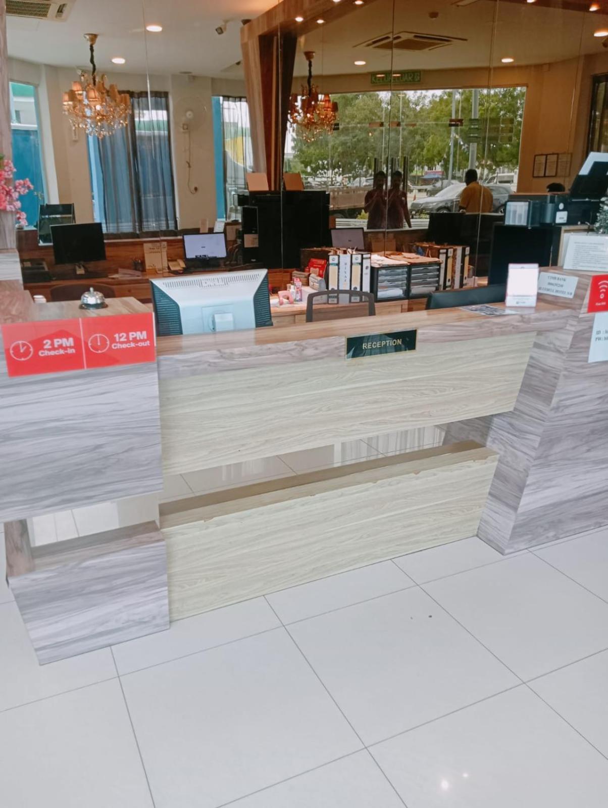 Bluebell Hotel Skudai Bagian luar foto