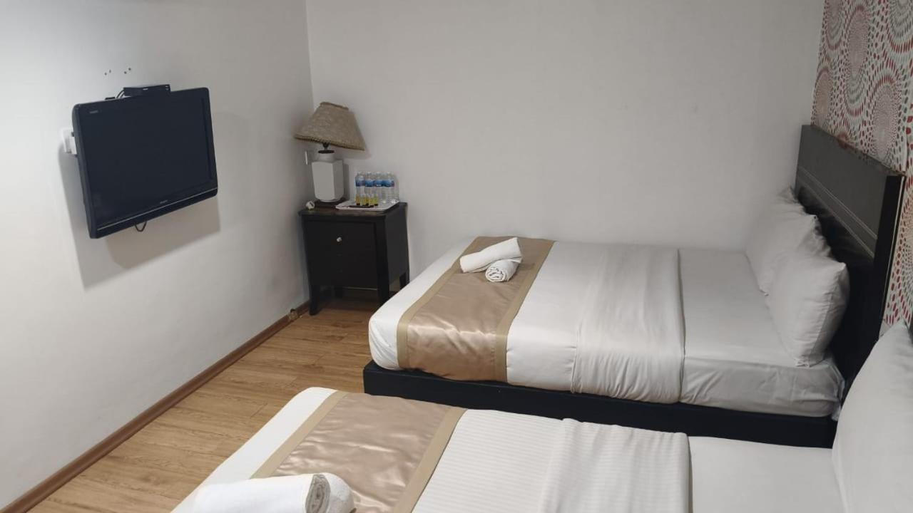 Bluebell Hotel Skudai Bagian luar foto