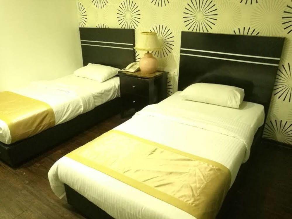 Bluebell Hotel Skudai Bagian luar foto