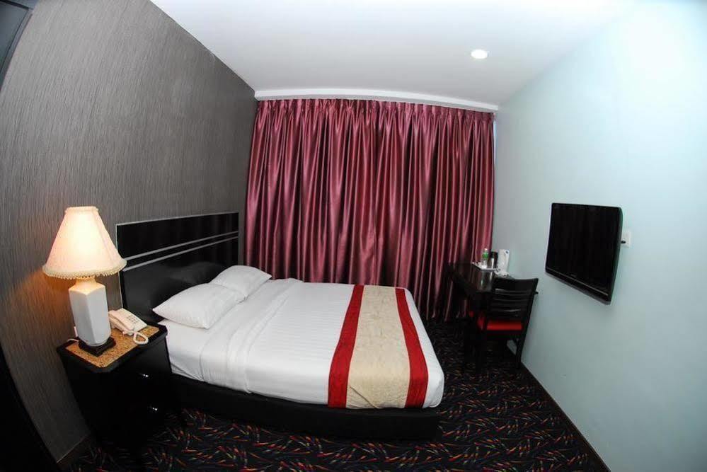 Bluebell Hotel Skudai Bagian luar foto