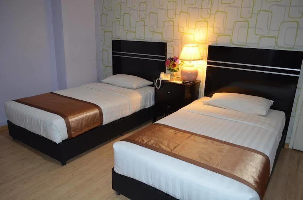 Bluebell Hotel Skudai Bagian luar foto