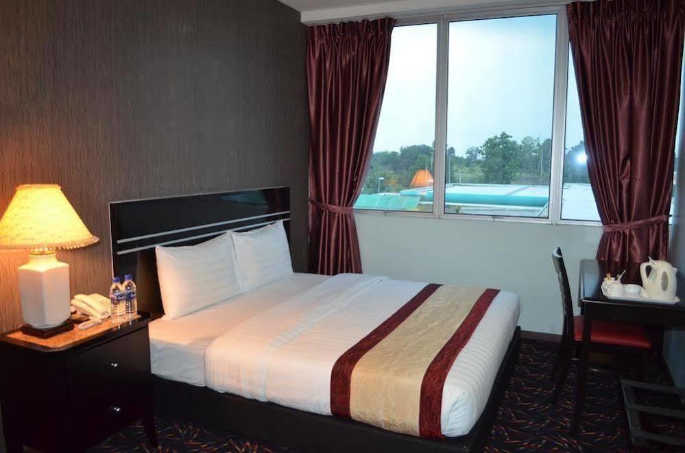 Bluebell Hotel Skudai Bagian luar foto