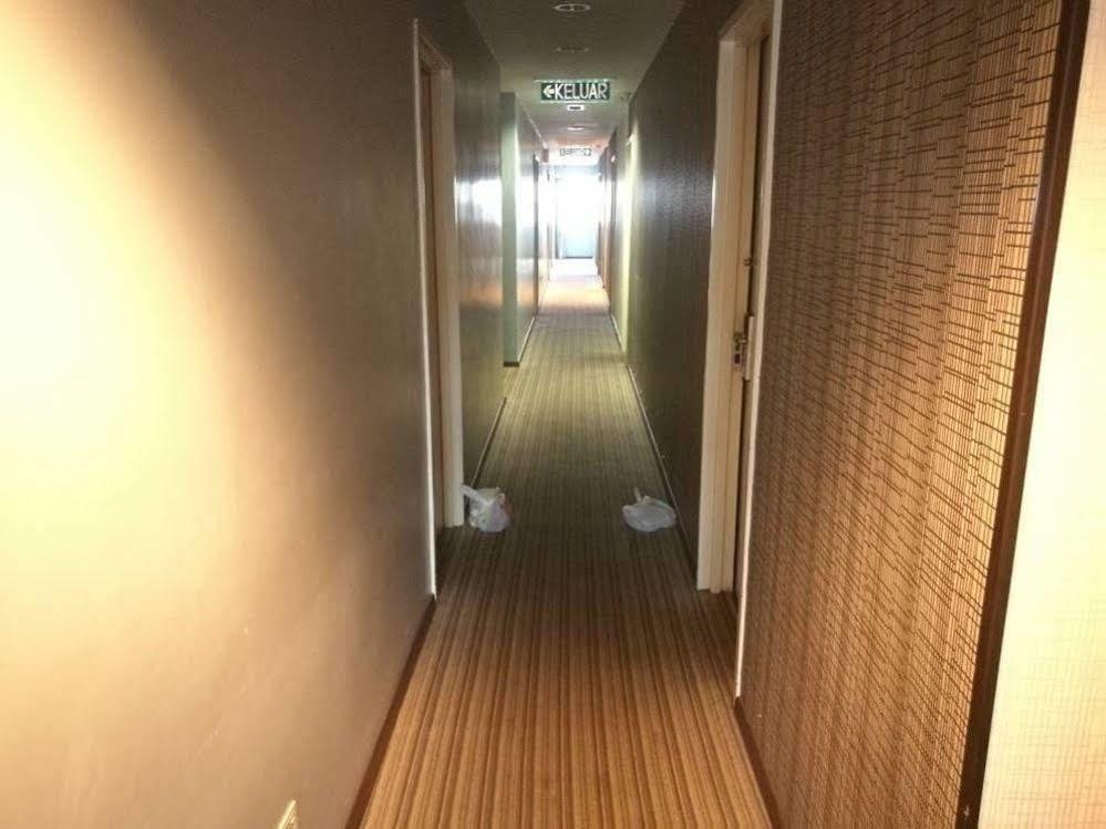 Bluebell Hotel Skudai Bagian luar foto