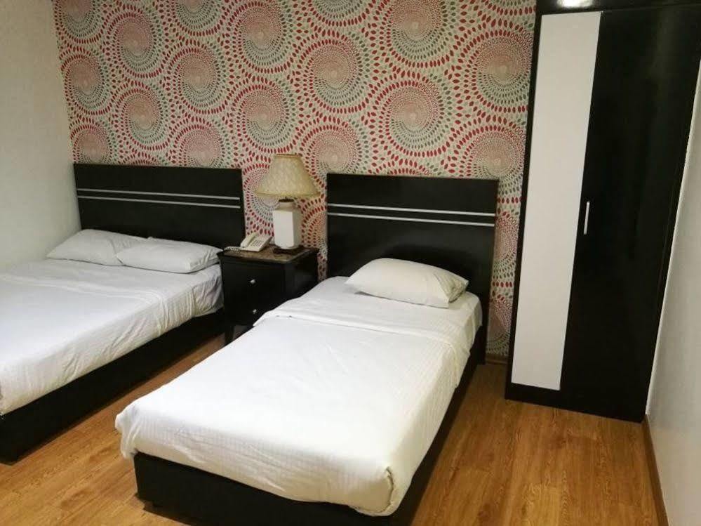 Bluebell Hotel Skudai Bagian luar foto